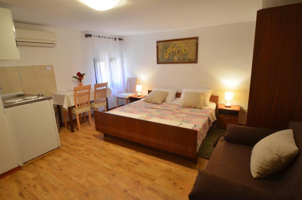 Andronella Studios Ровинь Экстерьер фото